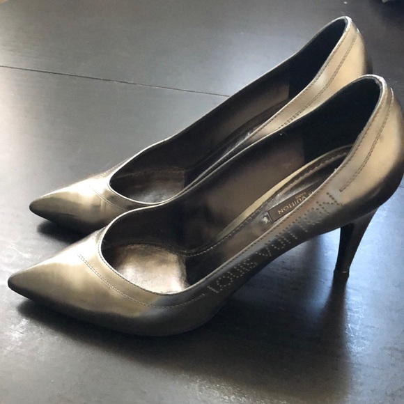 Louis Vuitton Frivolous Pump - Picture 2 of 10